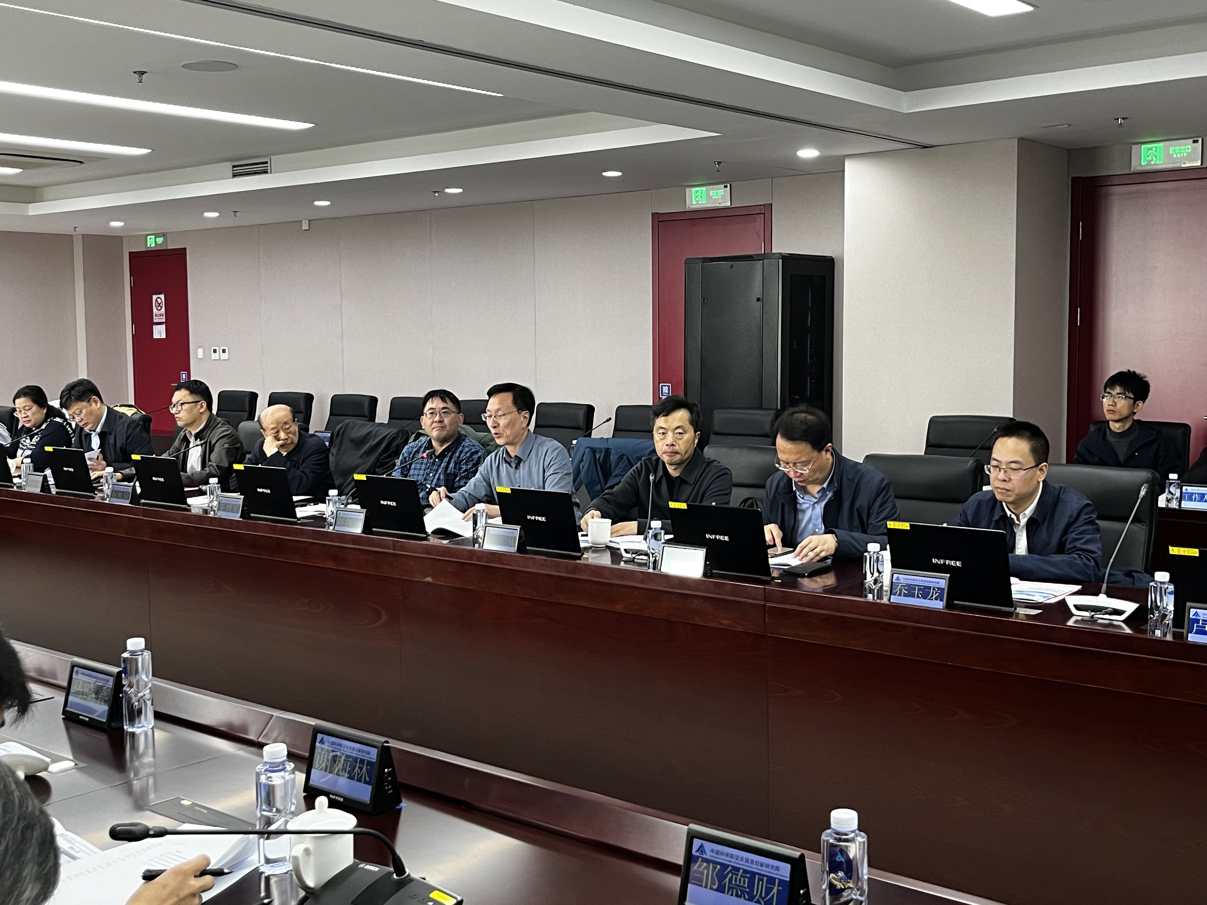 图8 信通学科专家评审组质询讨论.jpg