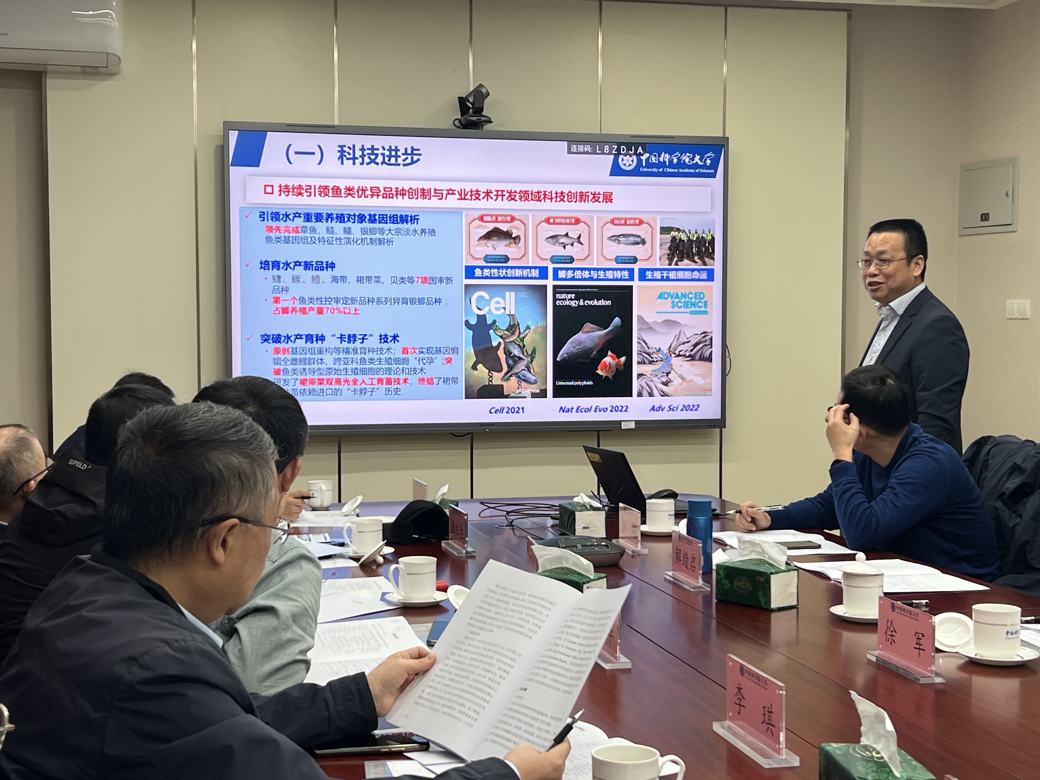 解书记作报告.jpg
